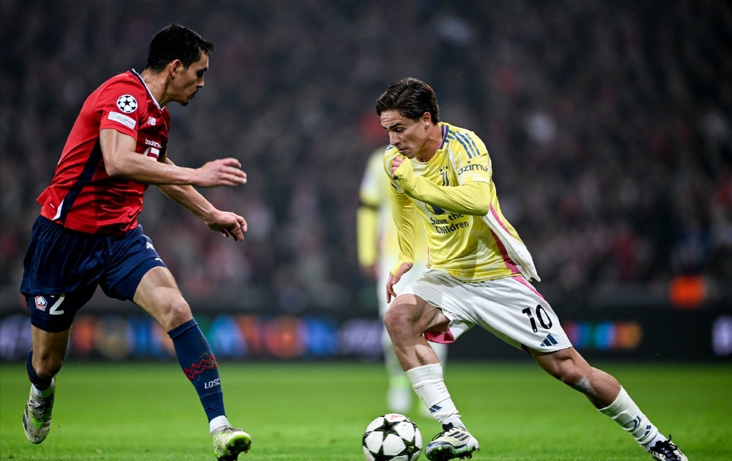 包含里尔后卫连续两场比赛破门，发挥出色的词条