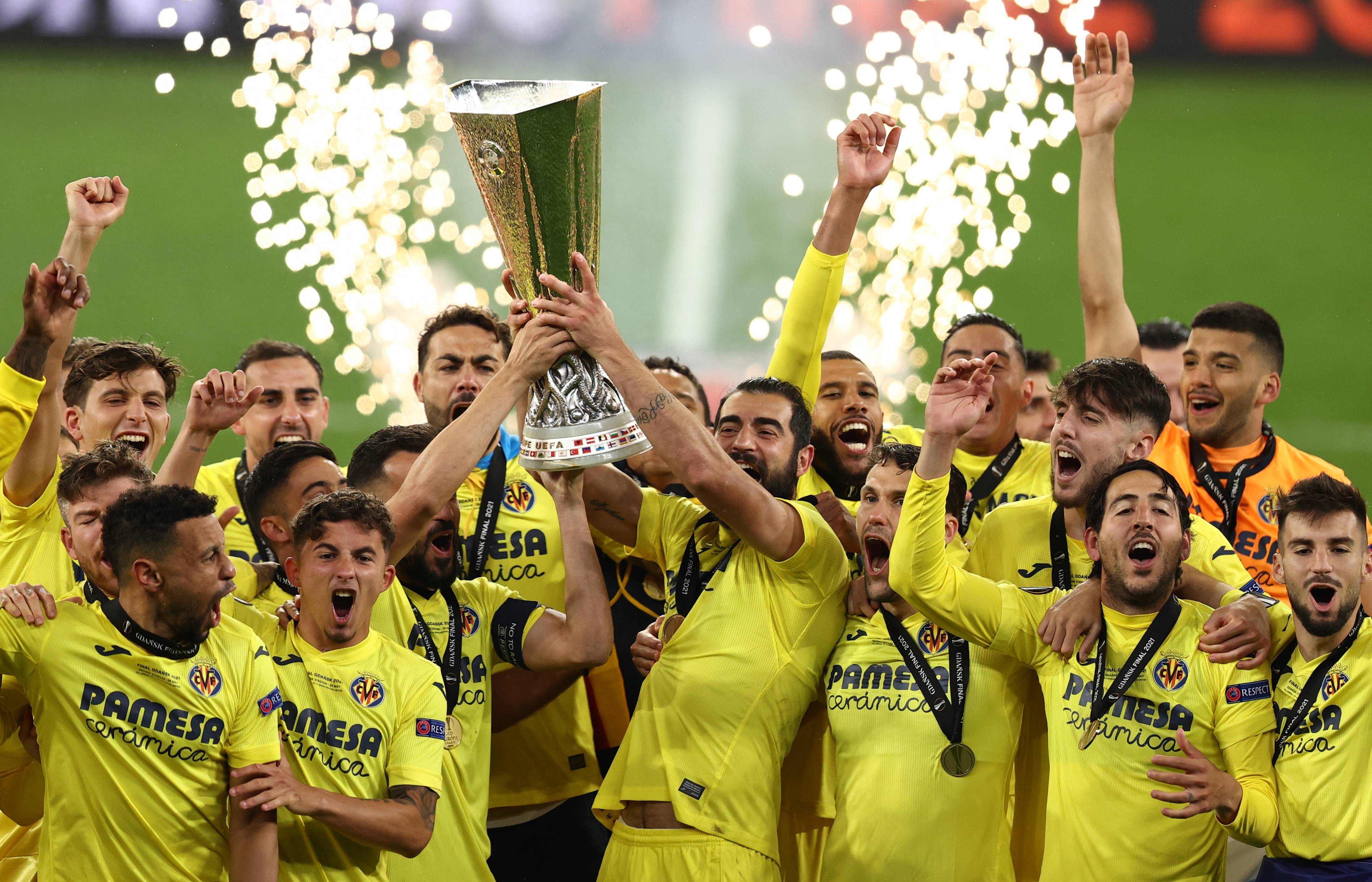 包含世界各国球队在热门比赛中竭尽全力的词条