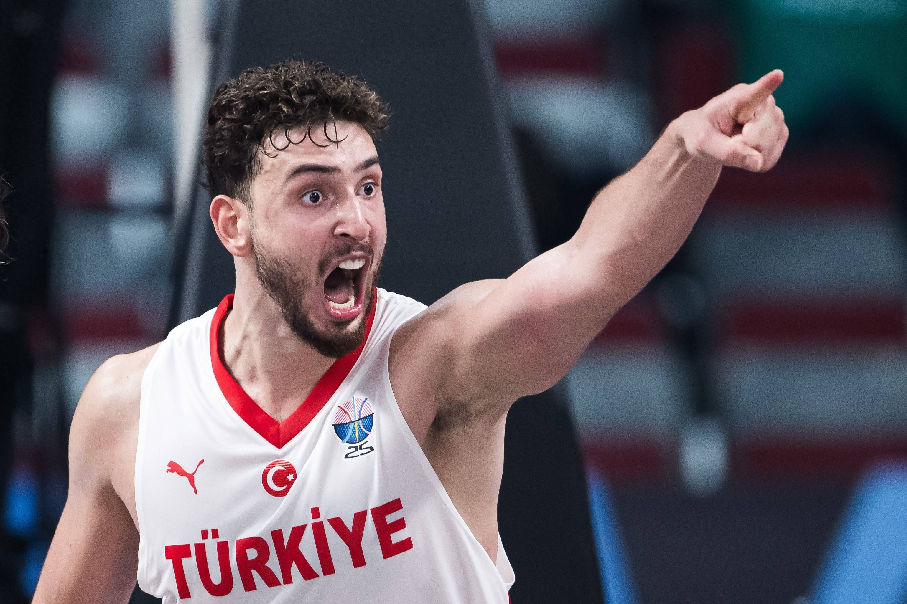 土耳其男篮横扫法国男篮，巴恩斯三分雨点燃全场的简单介绍