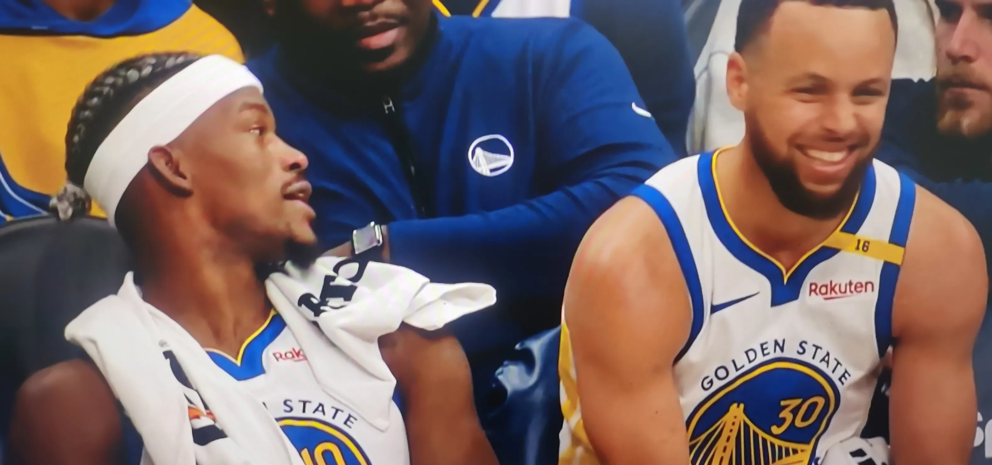 勇士B队轻取勇士，阿德巴约送出助攻的简单介绍