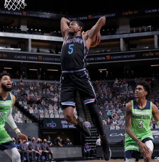 关于魔术翻盘爵士,福克斯一己之力扛起全队的信息 关于魔术翻盘爵士,福克斯一己之力扛起全队的信息