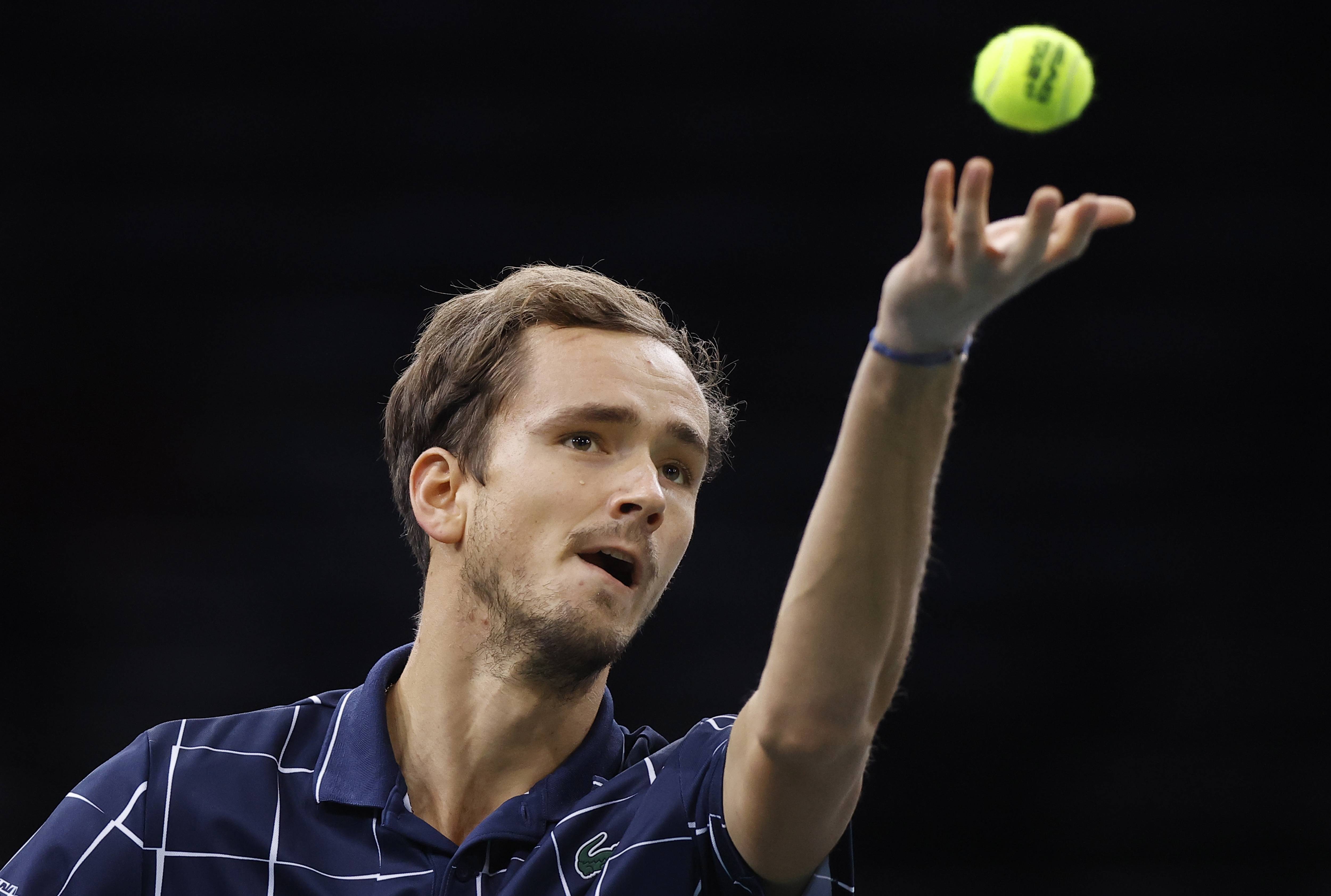 意大利网球队强势美国网球队，梅德韦杰夫完成帽子戏法的简单介绍