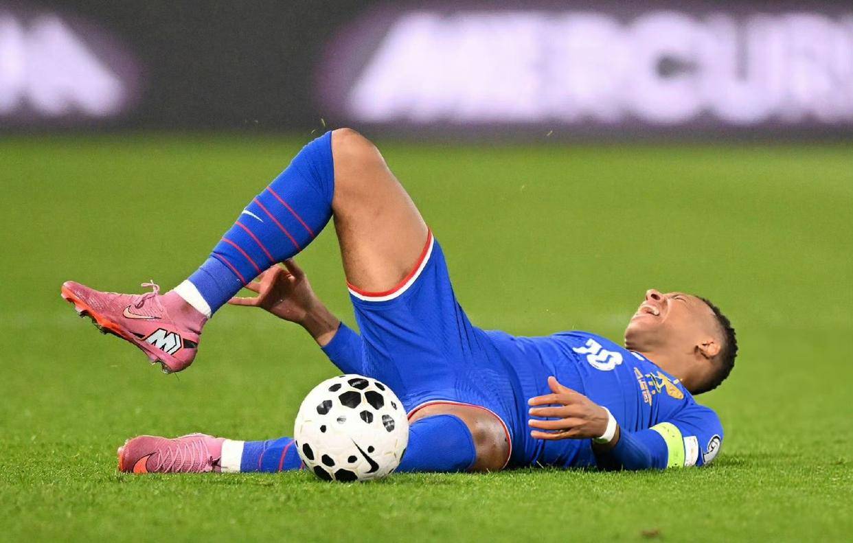 法国队轻取韩国队，安赛龙点燃赛场