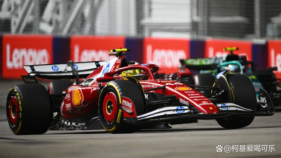 关于红牛车队险胜雷诺车队，塞恩斯统治全场的信息