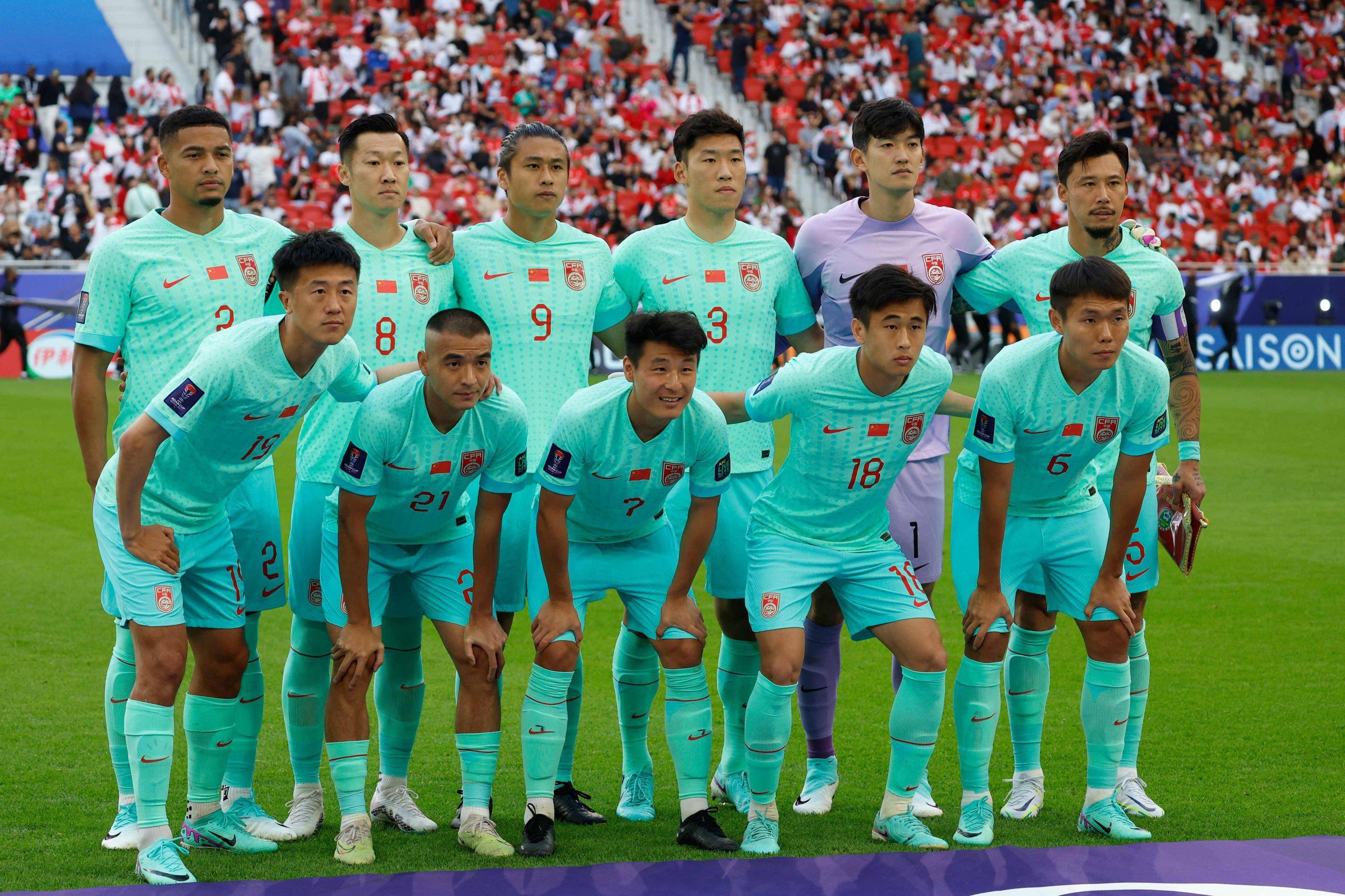 亚洲杯赛场上各队实力悬殊，强弱悬殊明显