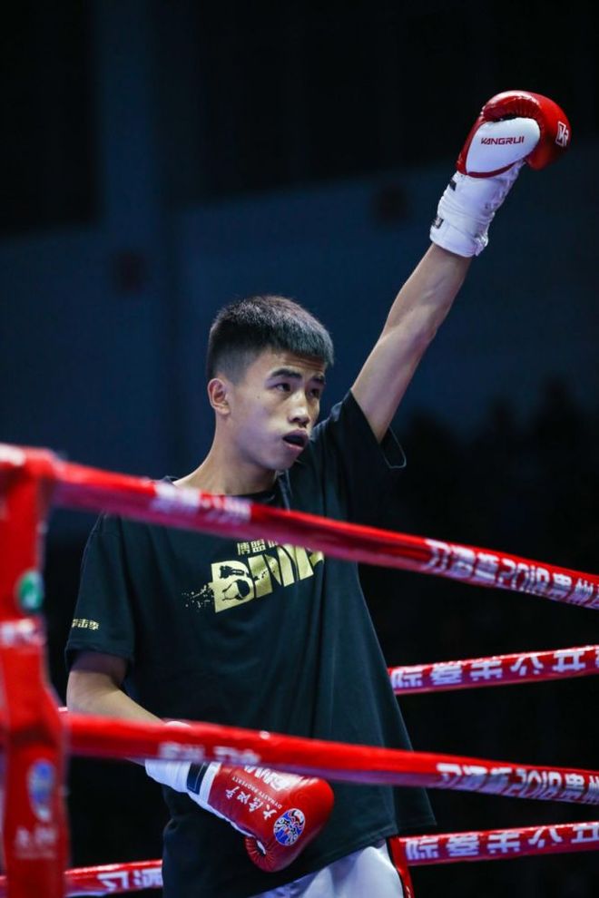 包含精准防守战术巧妙运用，劲敌间激战纷纷上演！的词条