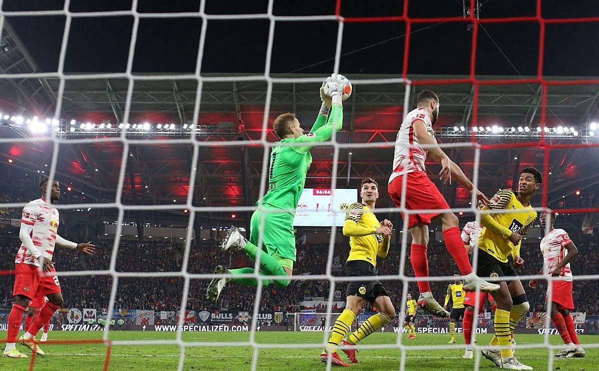 包含沃尔夫斯堡主场大胜，球队信心大增，气势如虹的词条