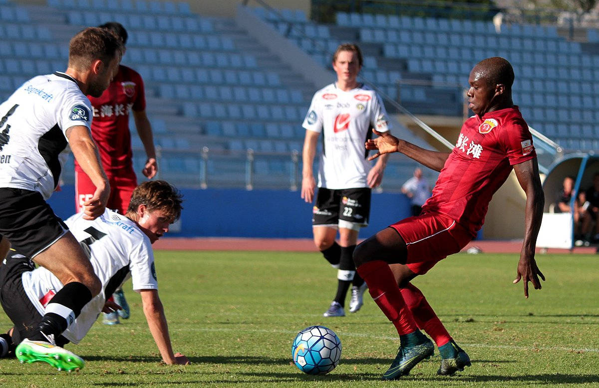 包含梅斯主场不敌强敌，球队防守暴露问题需改进的词条