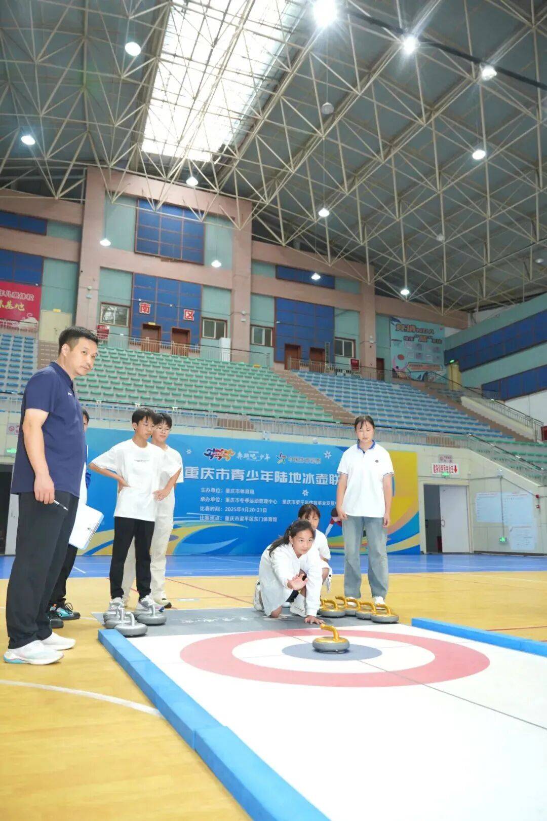 冰壶比赛精彩刺激，选手火拼争夺胜利的简单介绍