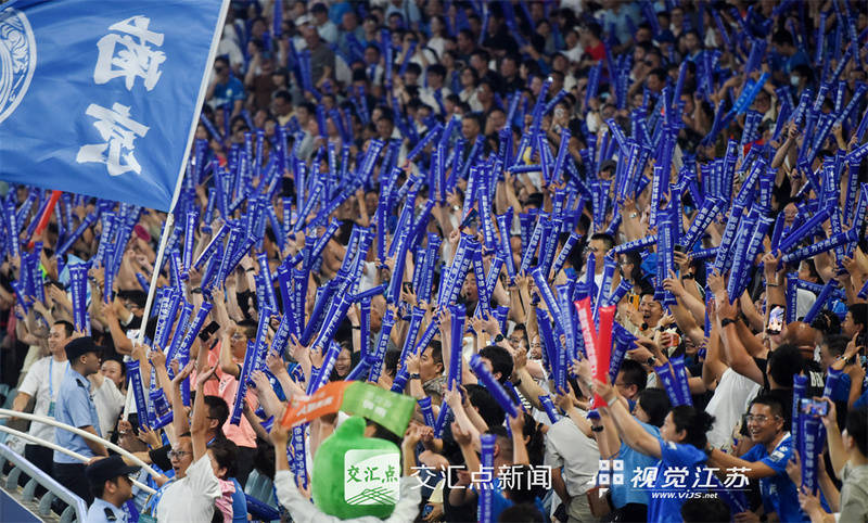 关于千里迢迢，球迷争相到场支持球队的信息