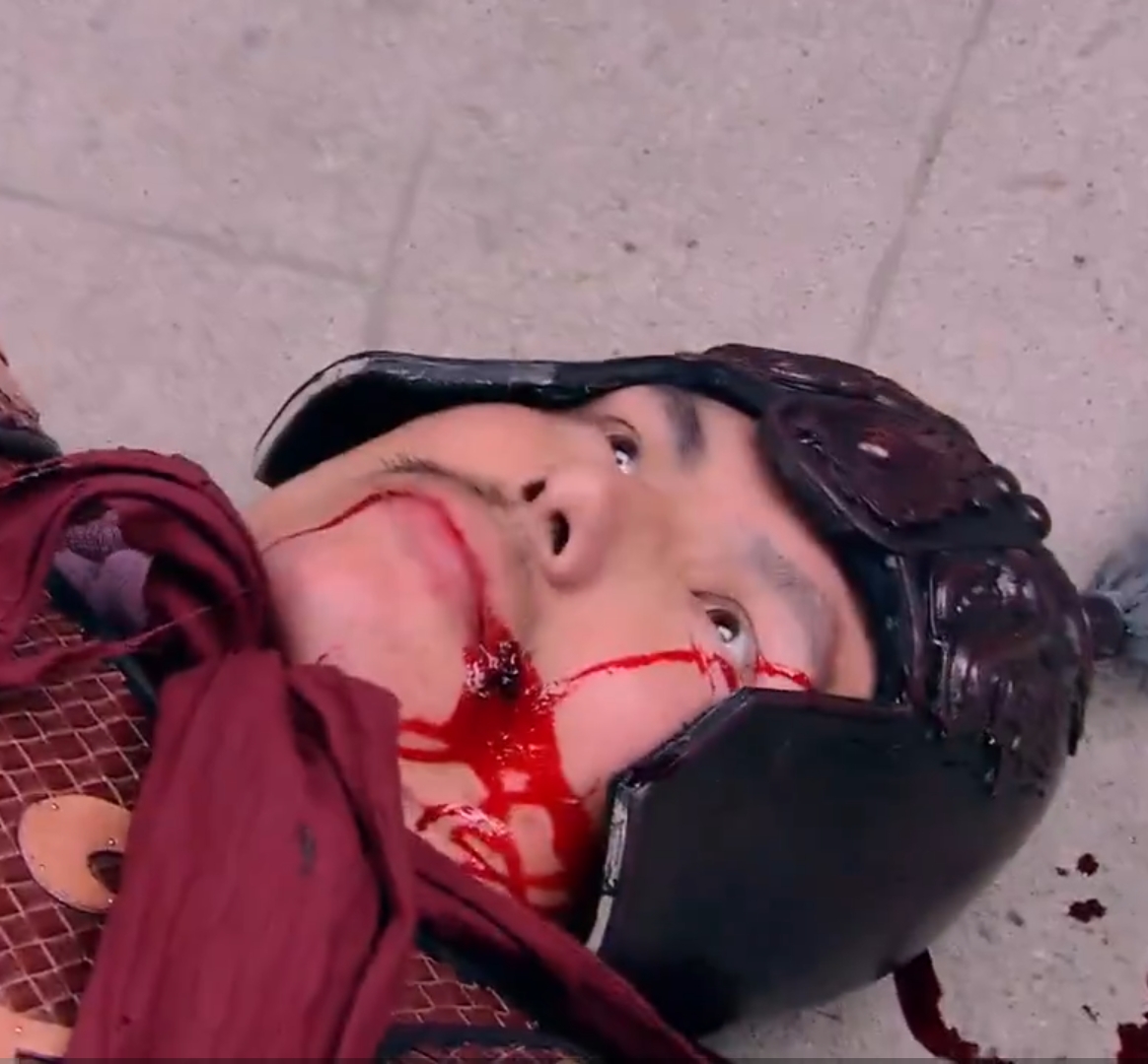 包含战袍染血，足球场上的真英雄顶天立地的词条