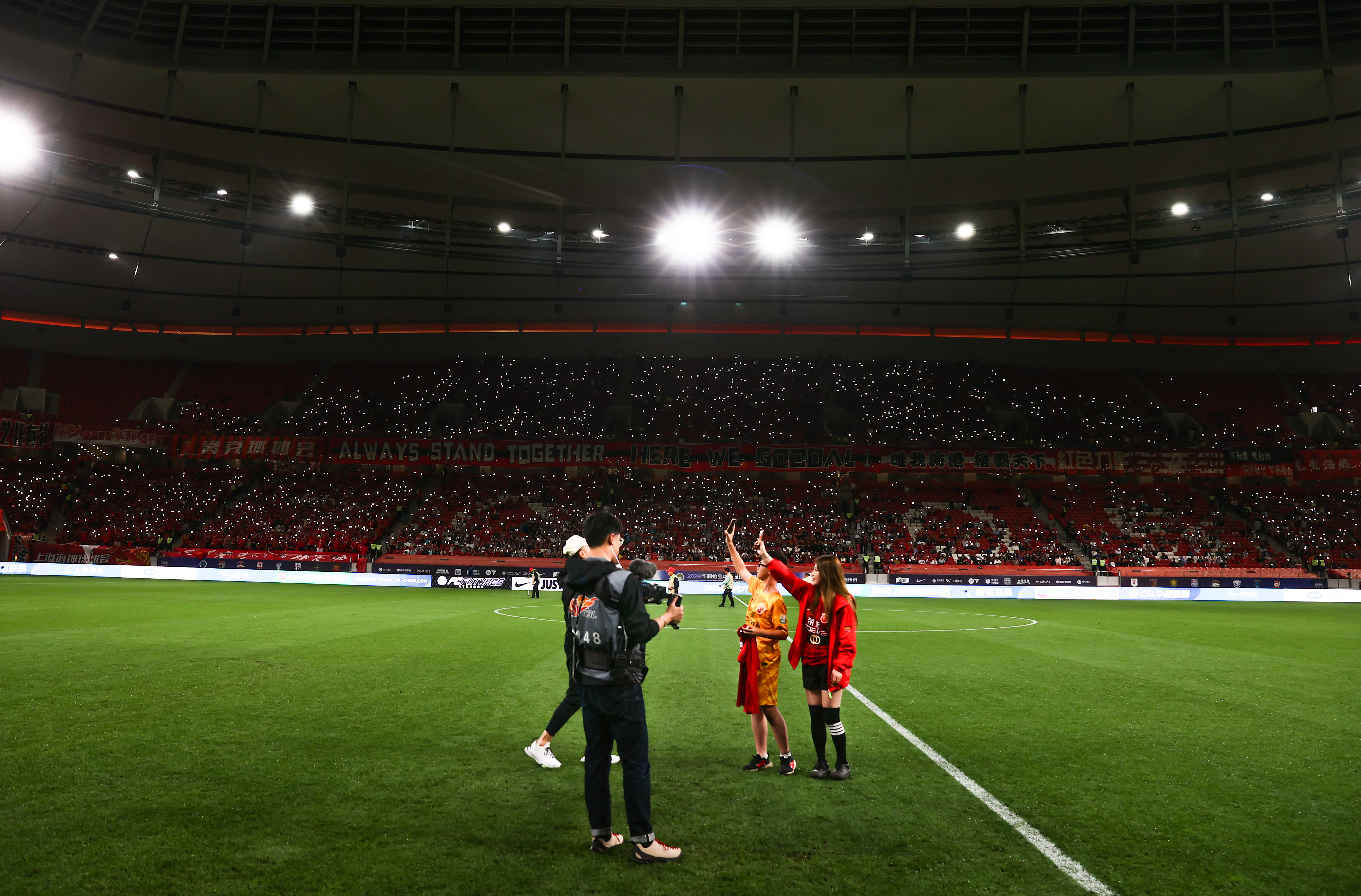 利物浦冲刺决赛开门红，球迷满场欢呼！