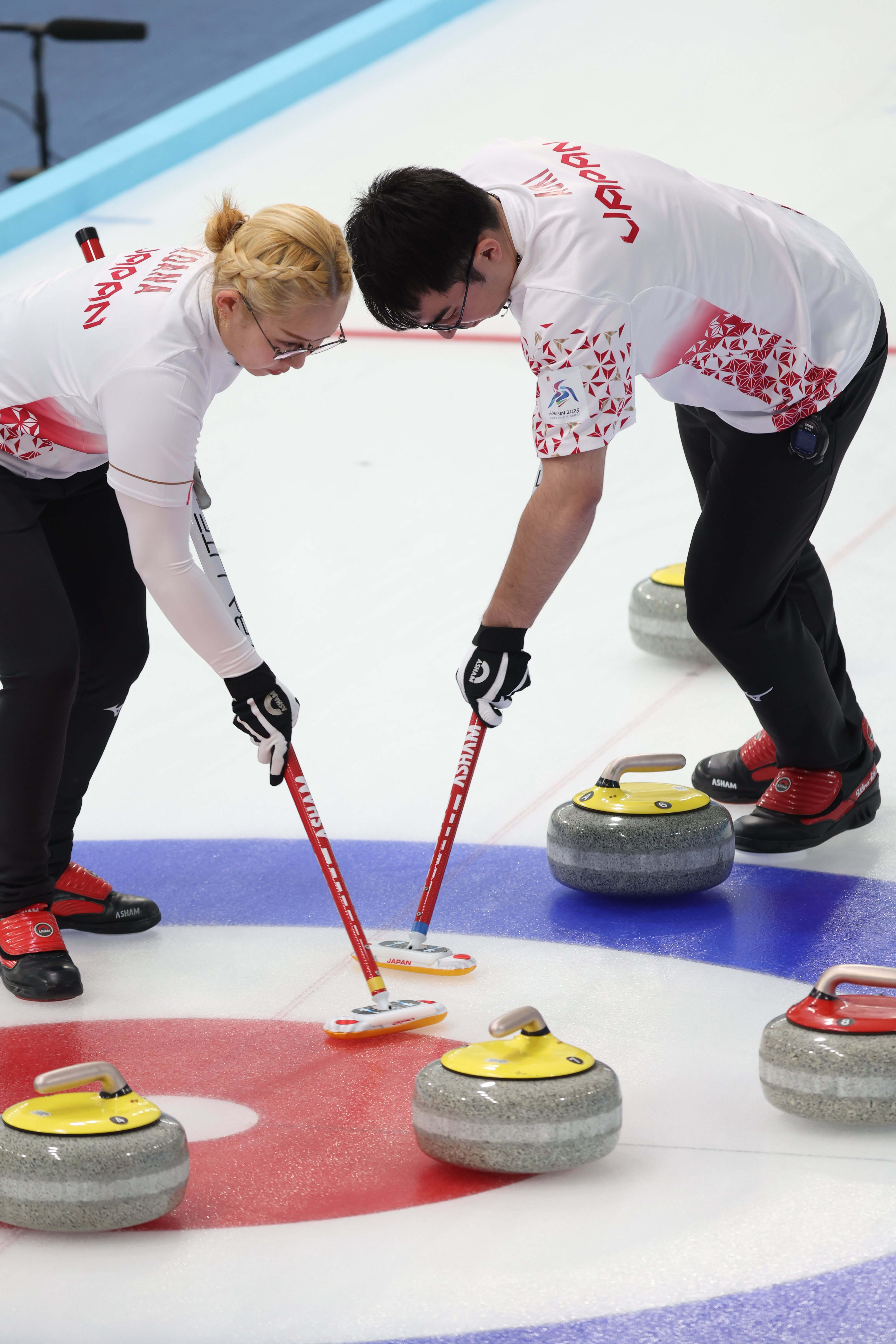 关于冰岛球队惊艳表现，成功杀入淘汰赛的信息