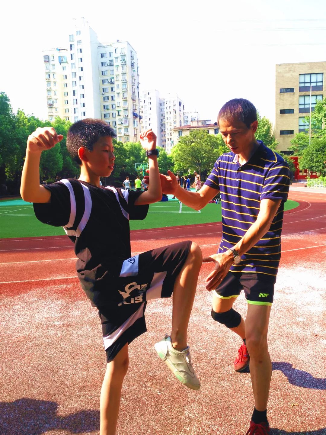 东京俱乐部在比赛中奋勇拼搏