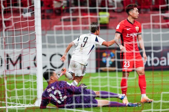 亚冠比赛战报：中超球队逆转胜利