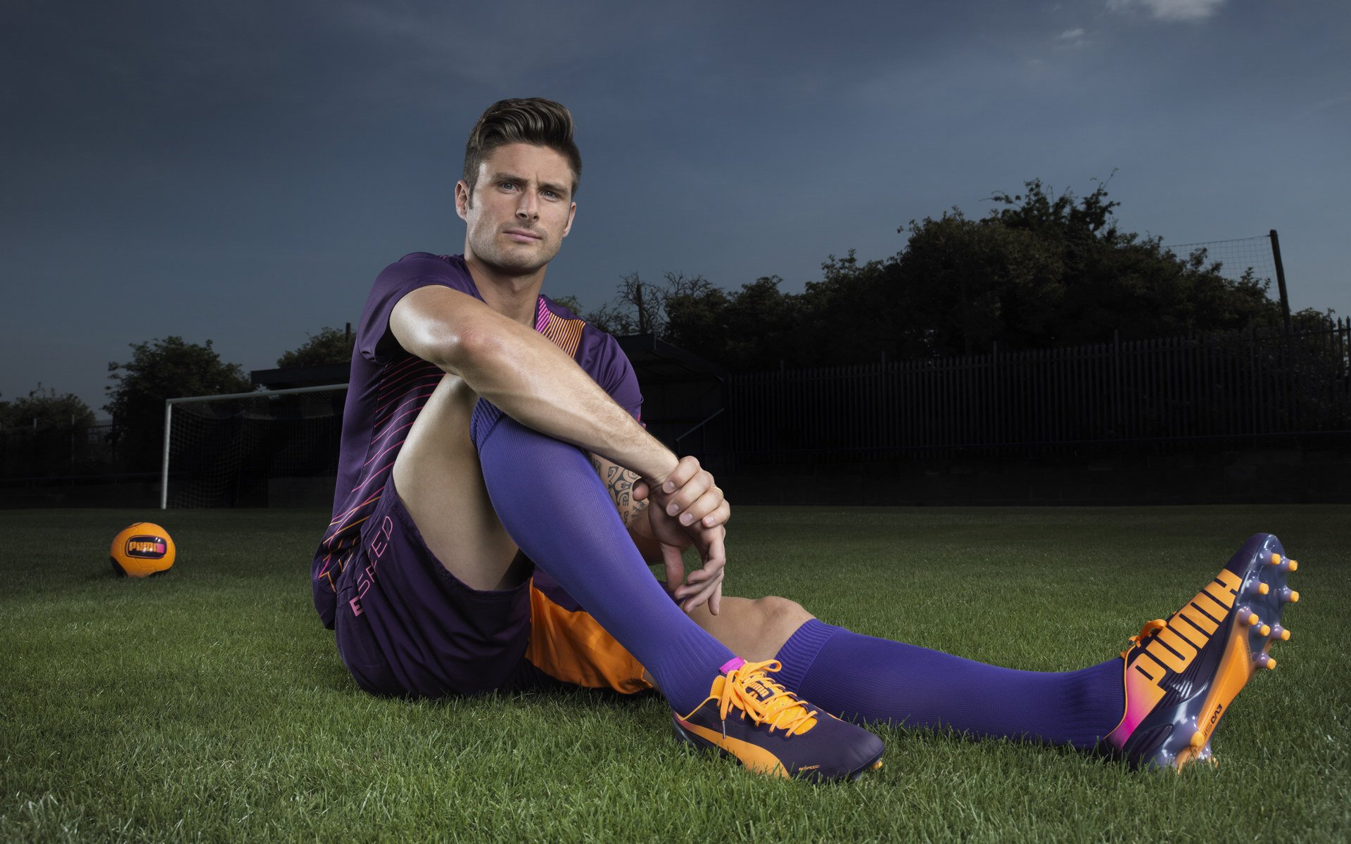 赛道上的双重奏，法拉利轻取索伯，拉塞尔高光闪耀