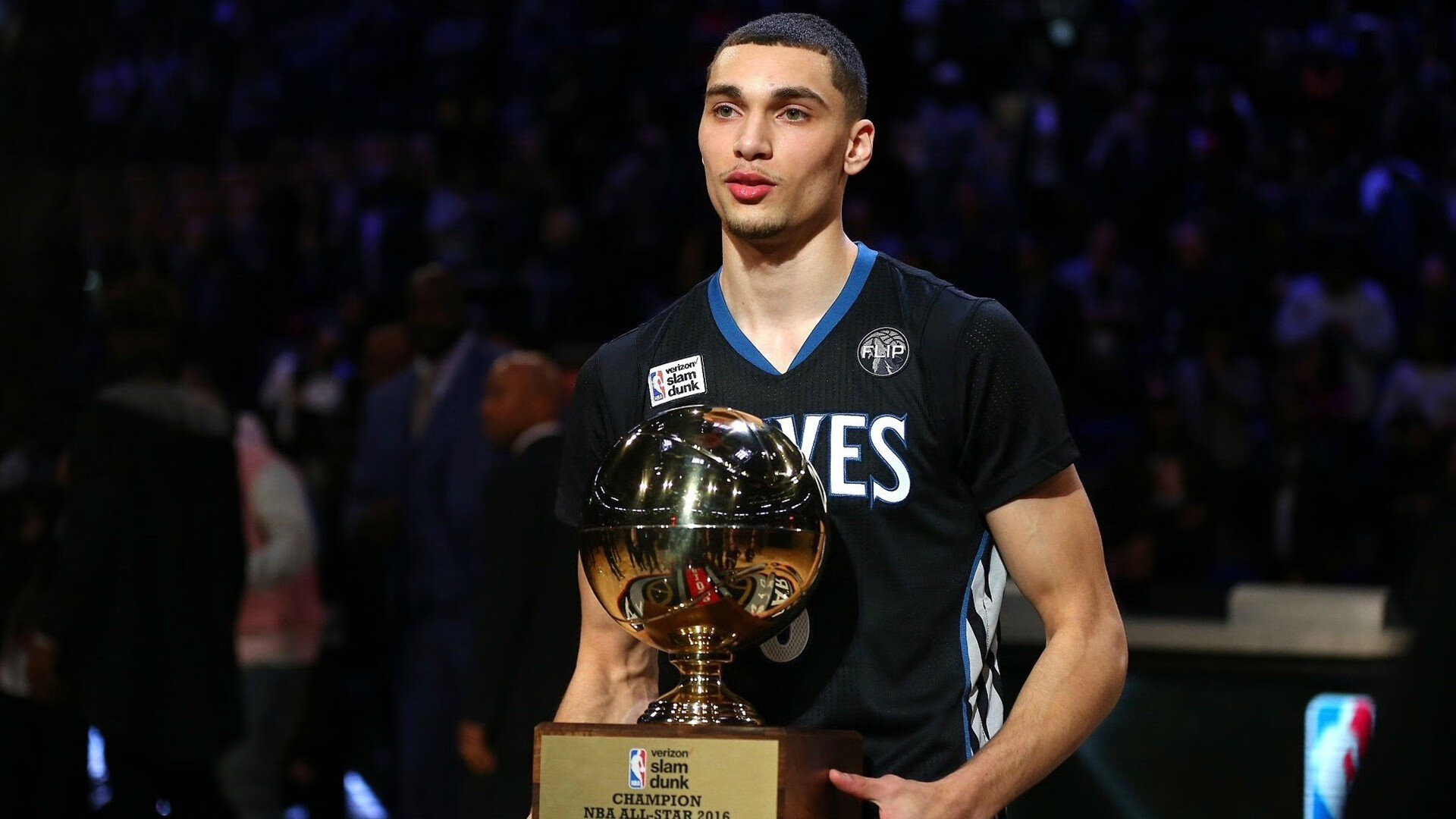唯一之夜,当休斯顿的青春烈火,点燃密尔沃基的钢铁壁垒—NBA杯淘汰赛,火箭险胜雄鹿,库里三双写就孤本传奇